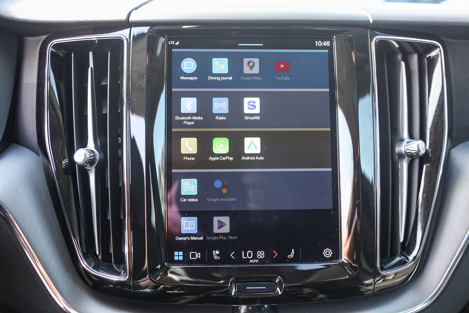 Used 2025 Volvo XC60 T8 Core w/ Protection Package Premier image 4