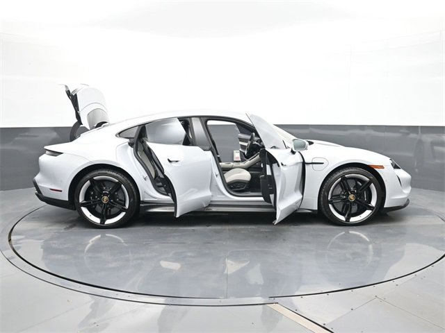 Used 2022 Porsche Taycan Turbo S image 34