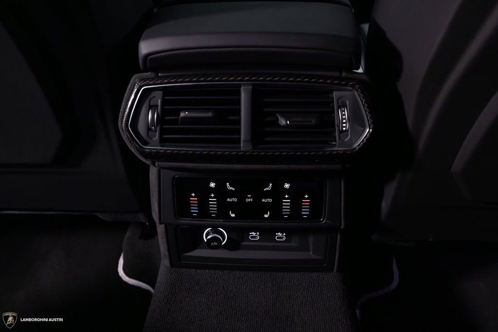 Used 2025 Lamborghini Urus Performante AWD/4WD image 42