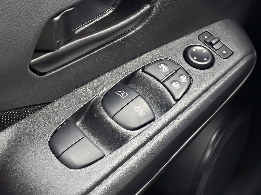 New 2025 Nissan Kicks Play S image 23