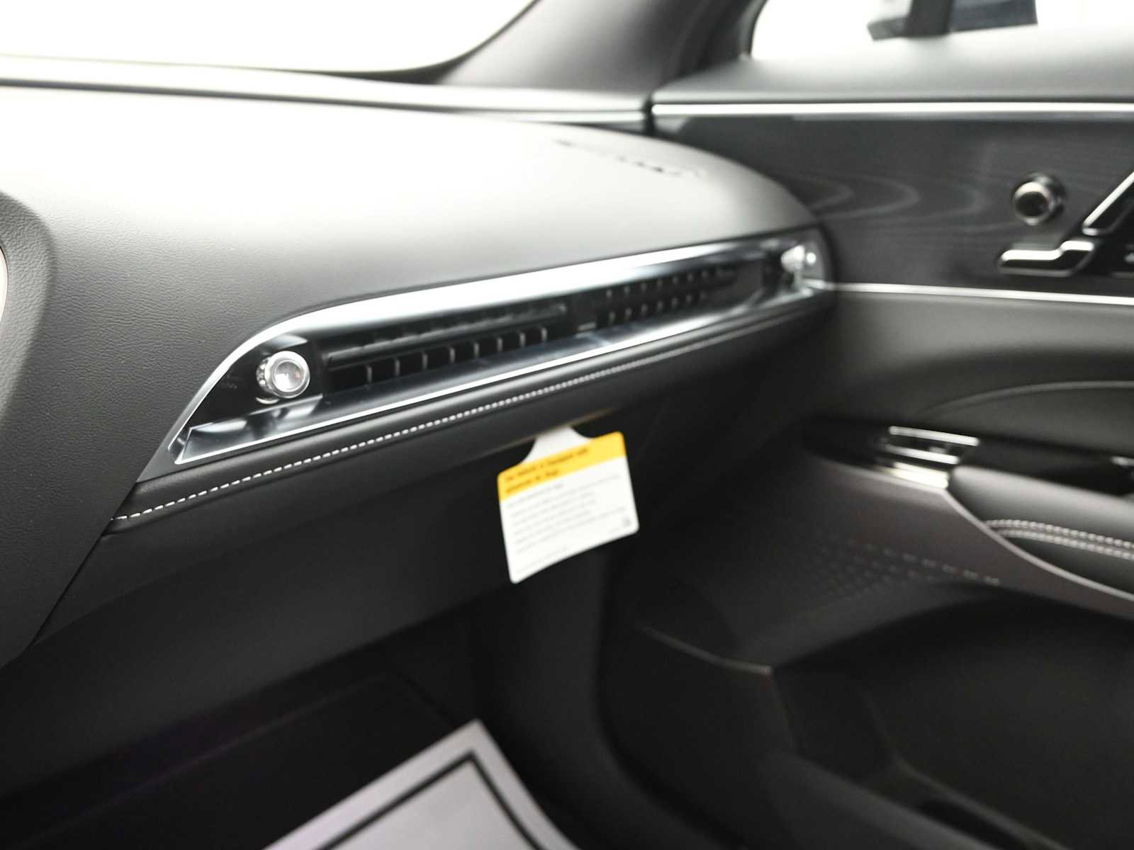 New 2025 Cadillac Lyriq Luxury image 17