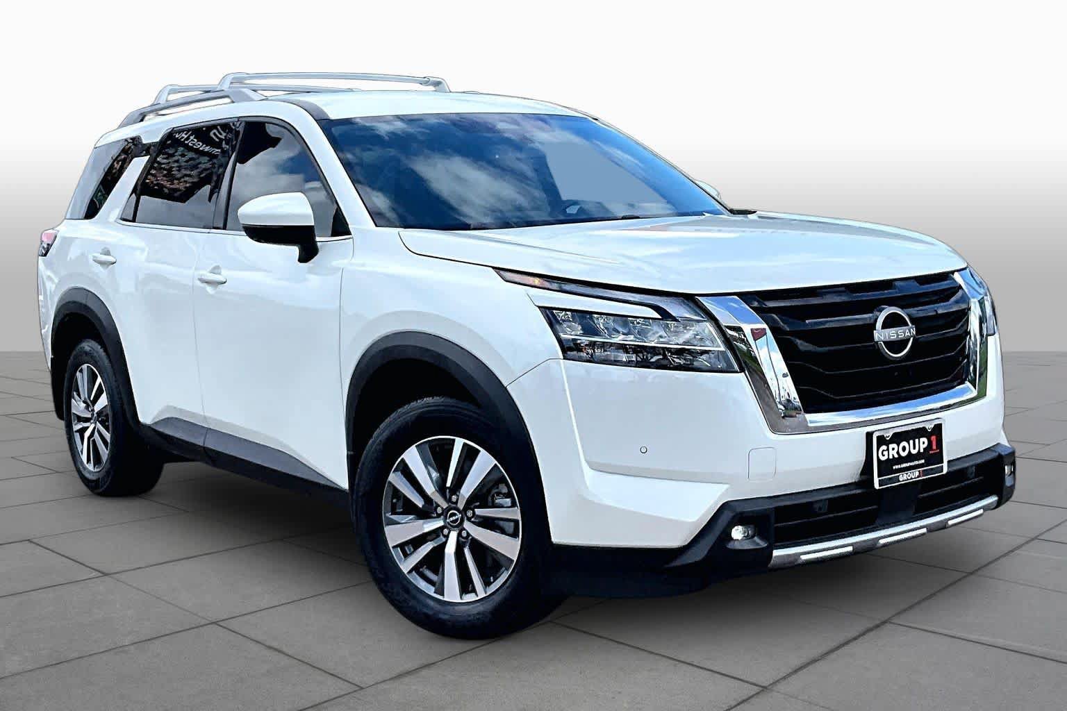 Certified 2024 Nissan Pathfinder SL FWD image 3