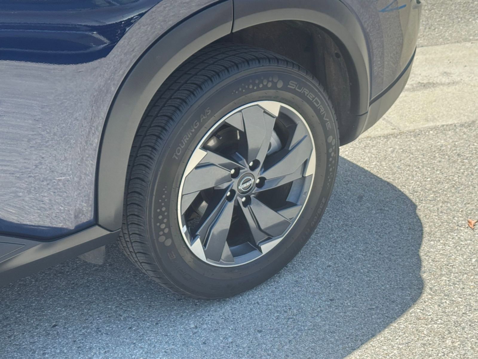 Used 2025 Nissan Rogue SV FWD image 32