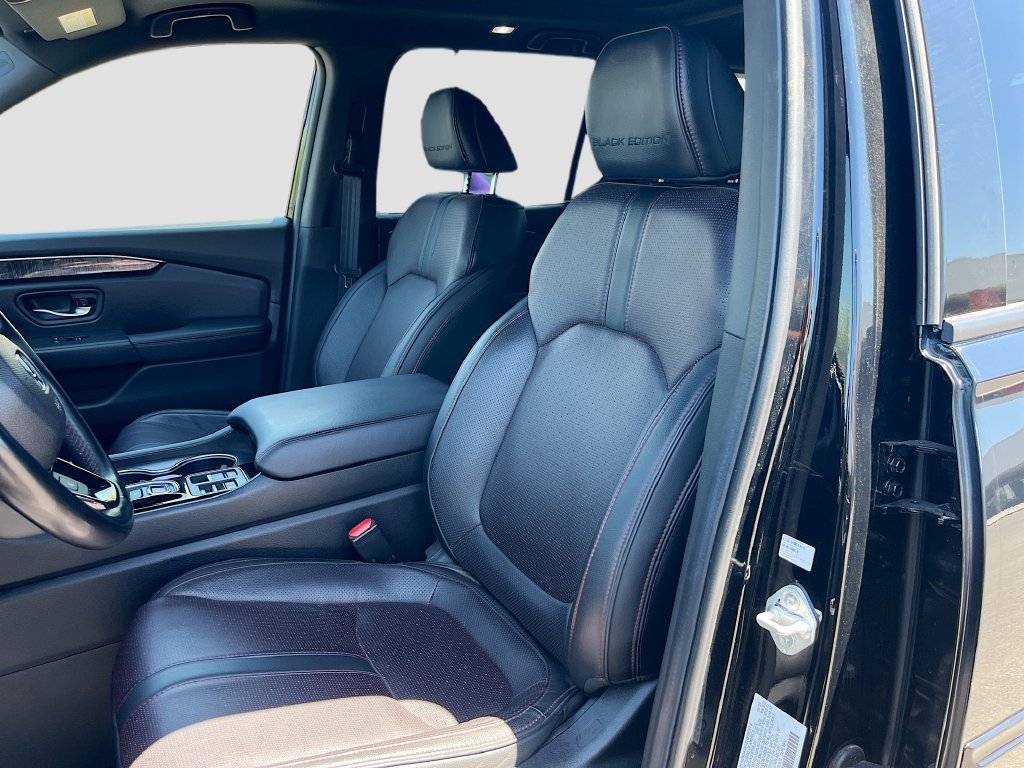 Used 2025 Honda Pilot Black Edition image 22