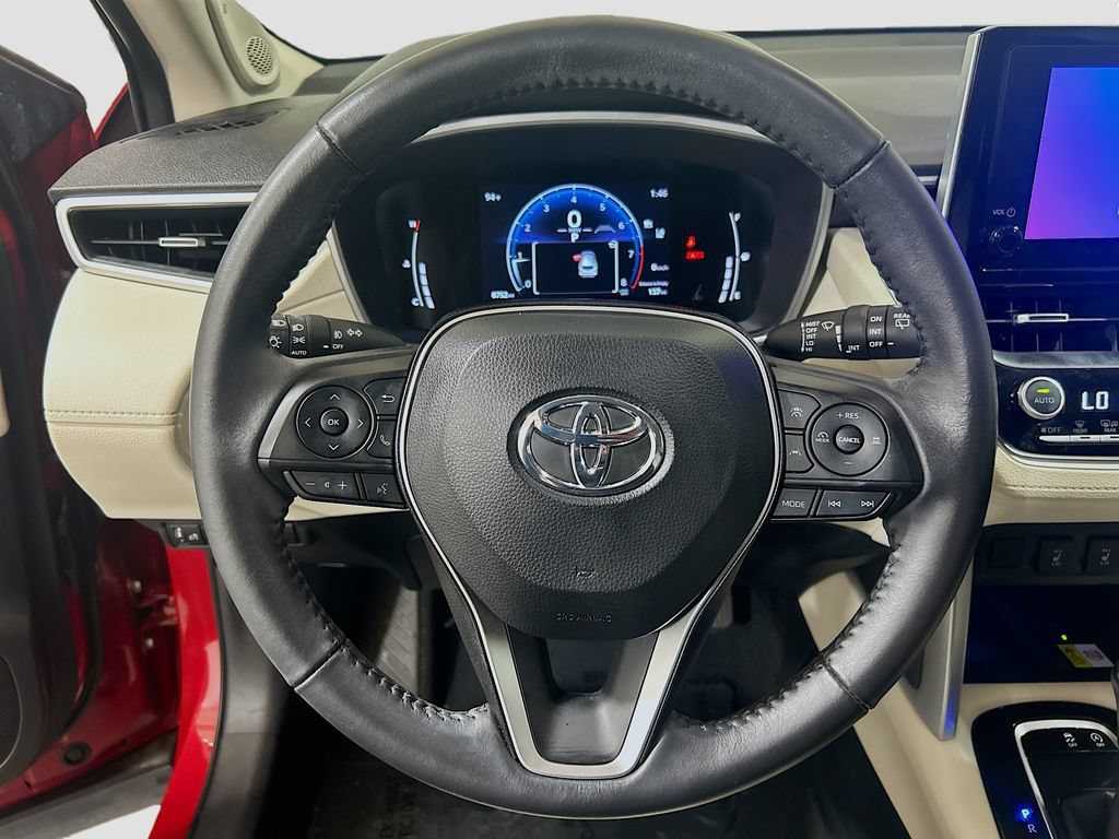 Used 2023 Toyota Corolla Cross XLE w/ Convenience Package AWD/4WD image 9
