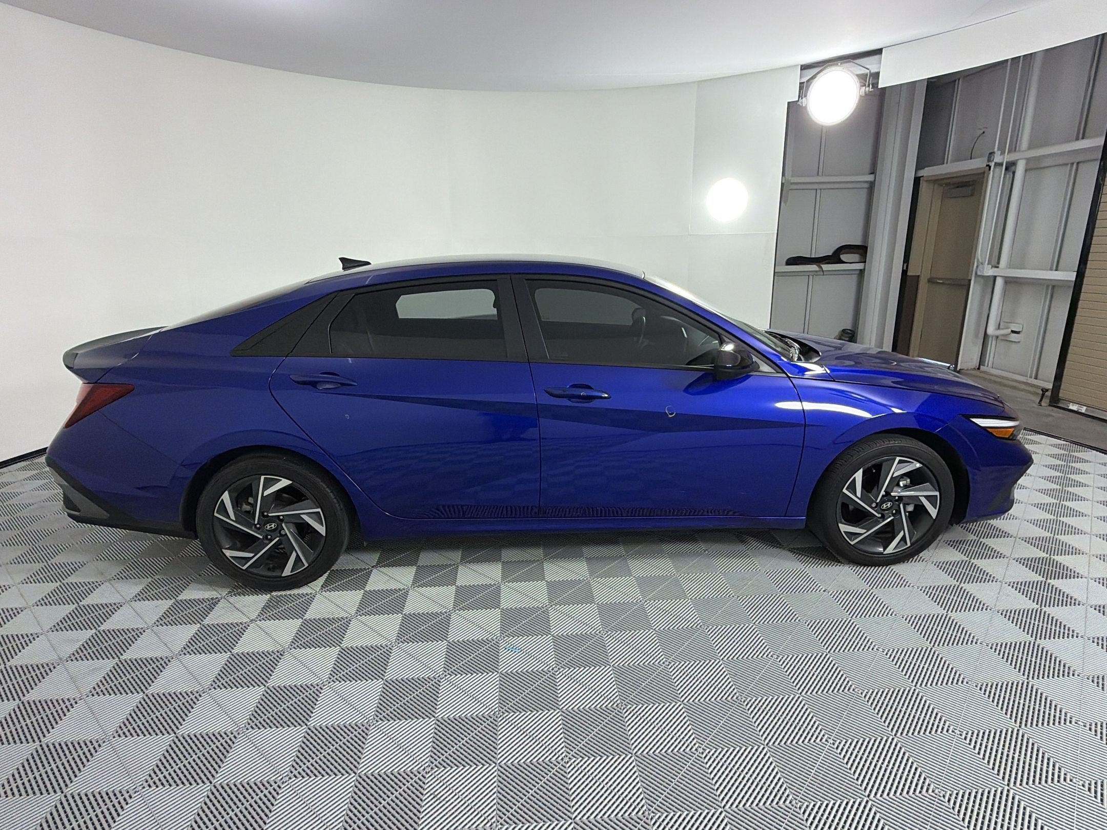 Used 2025 Hyundai Elantra Sport FWD image 8