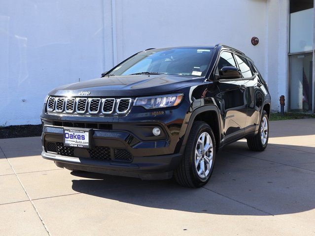 Used 2025 Jeep Compass Latitude w/ Sun & Sound Group image 4