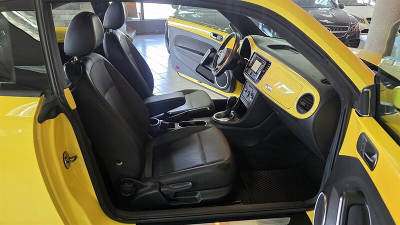 Used 2012 Volkswagen Beetle 2.5 FWD image 20