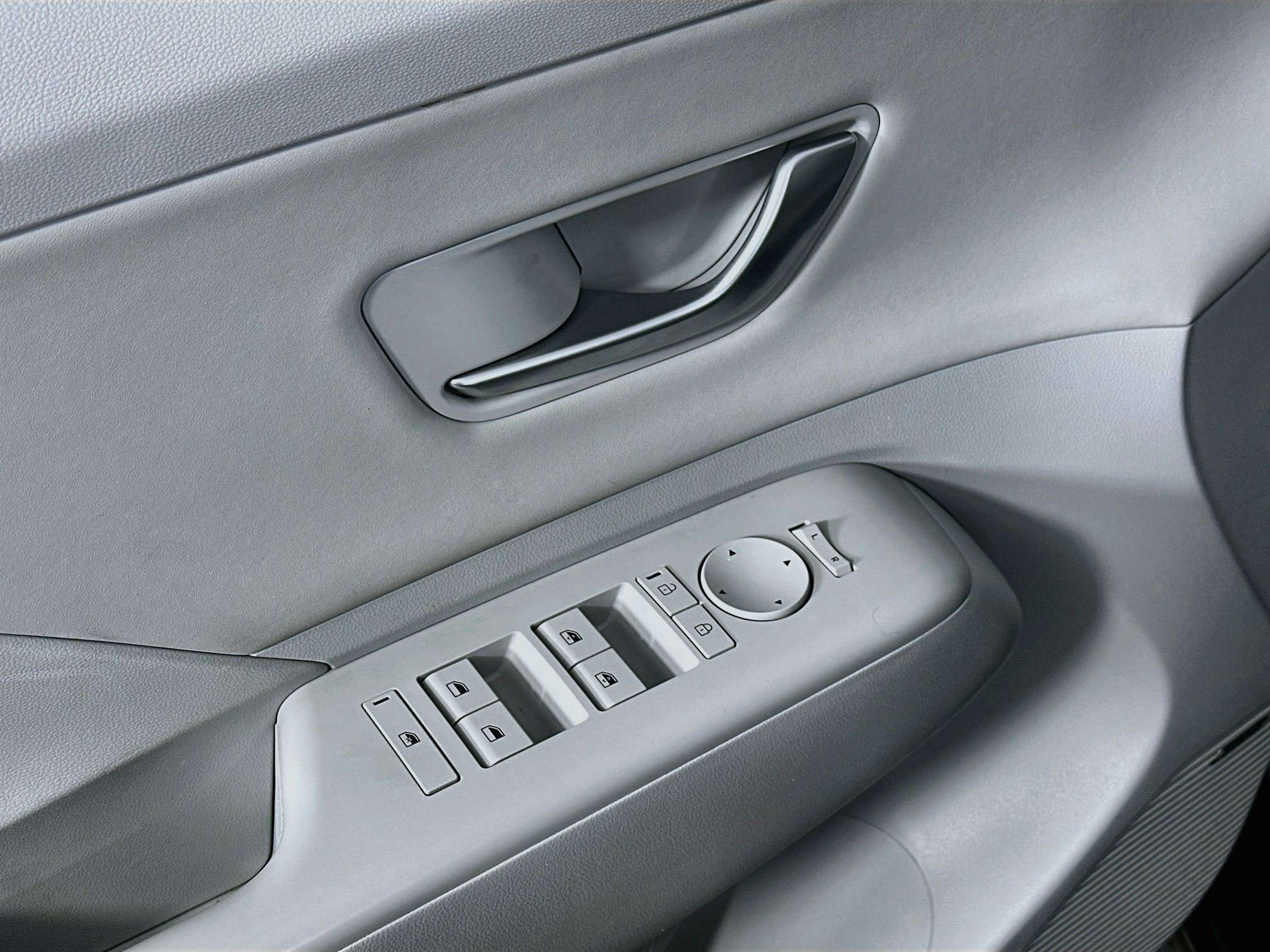 Used 2024 Hyundai Kona Limited FWD image 15