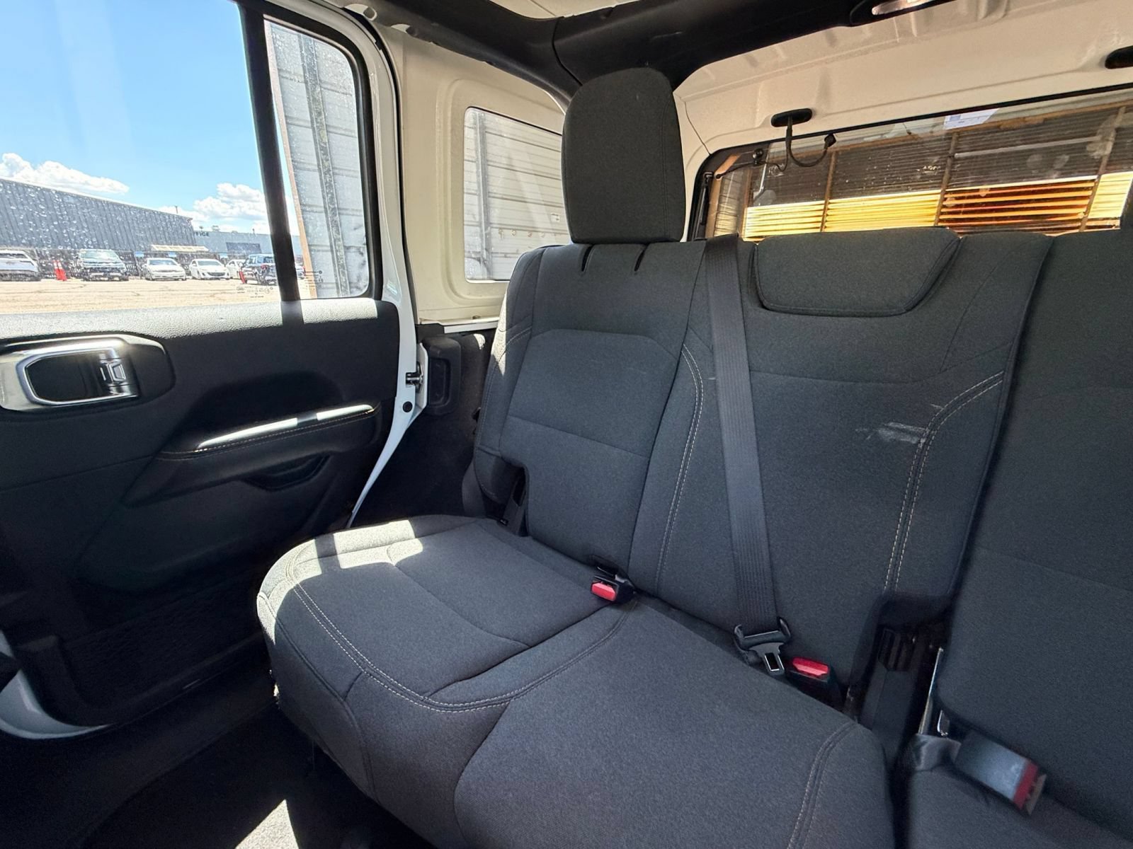 Used 2025 Jeep Wrangler Unlimited Sahara AWD/4WD image 39