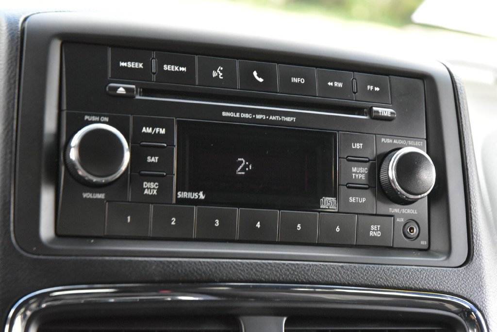 Used 2015 Dodge Grand Caravan SXT w/ Blacktop Package FWD image 21