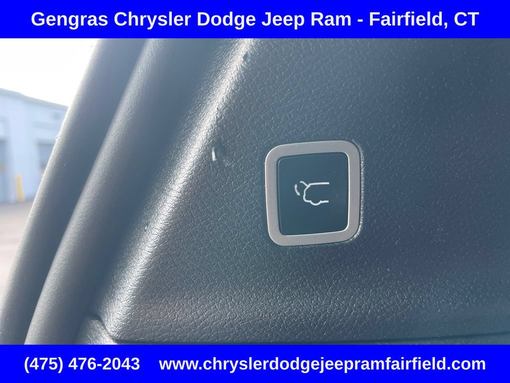 Certified 2024 Chrysler Pacifica Touring-L w/ S Appearance Package AWD/4WD image 37