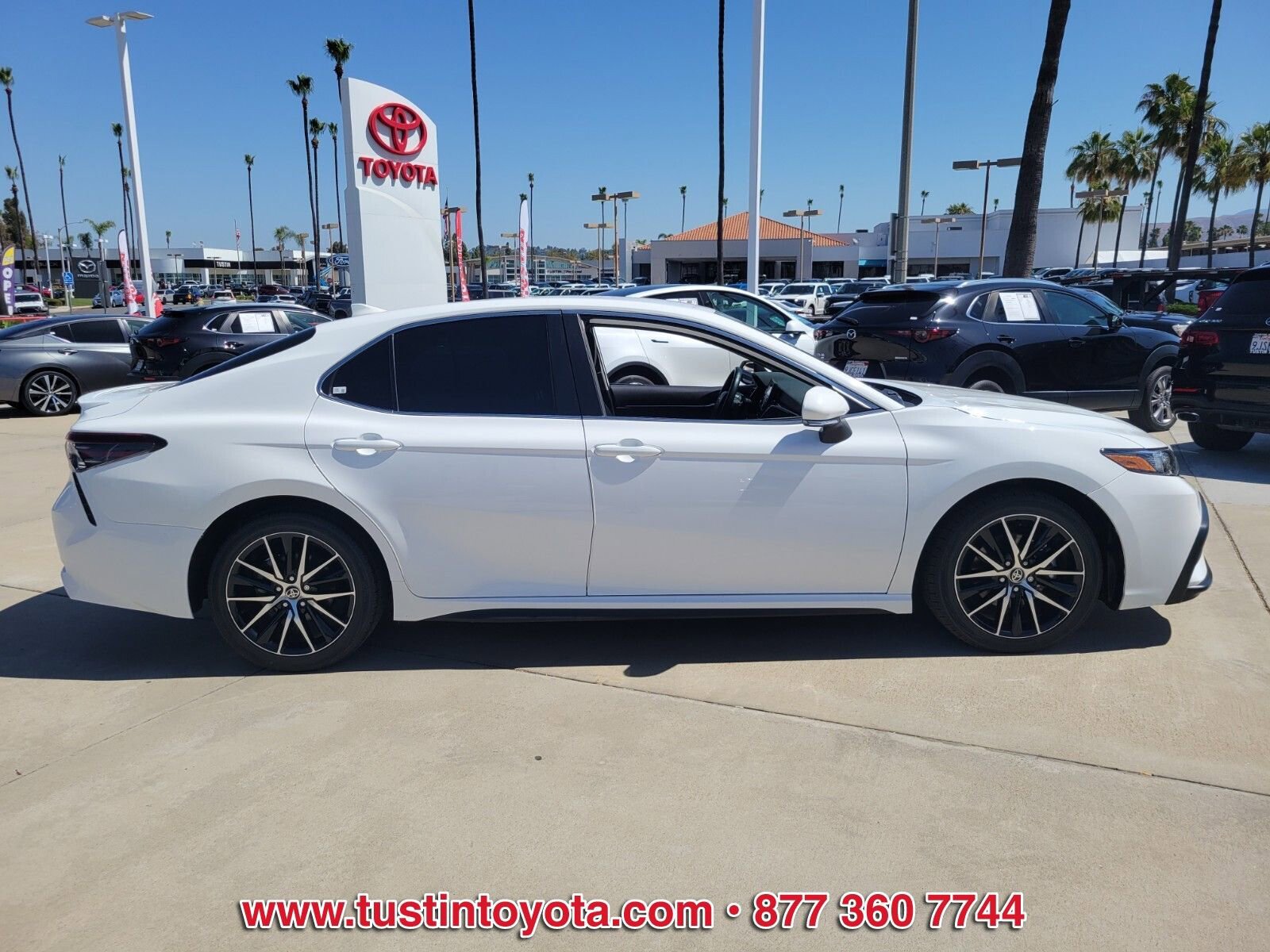 Certified 2024 Toyota Camry SE w/ Blackout Package (TMS) FWD image 3