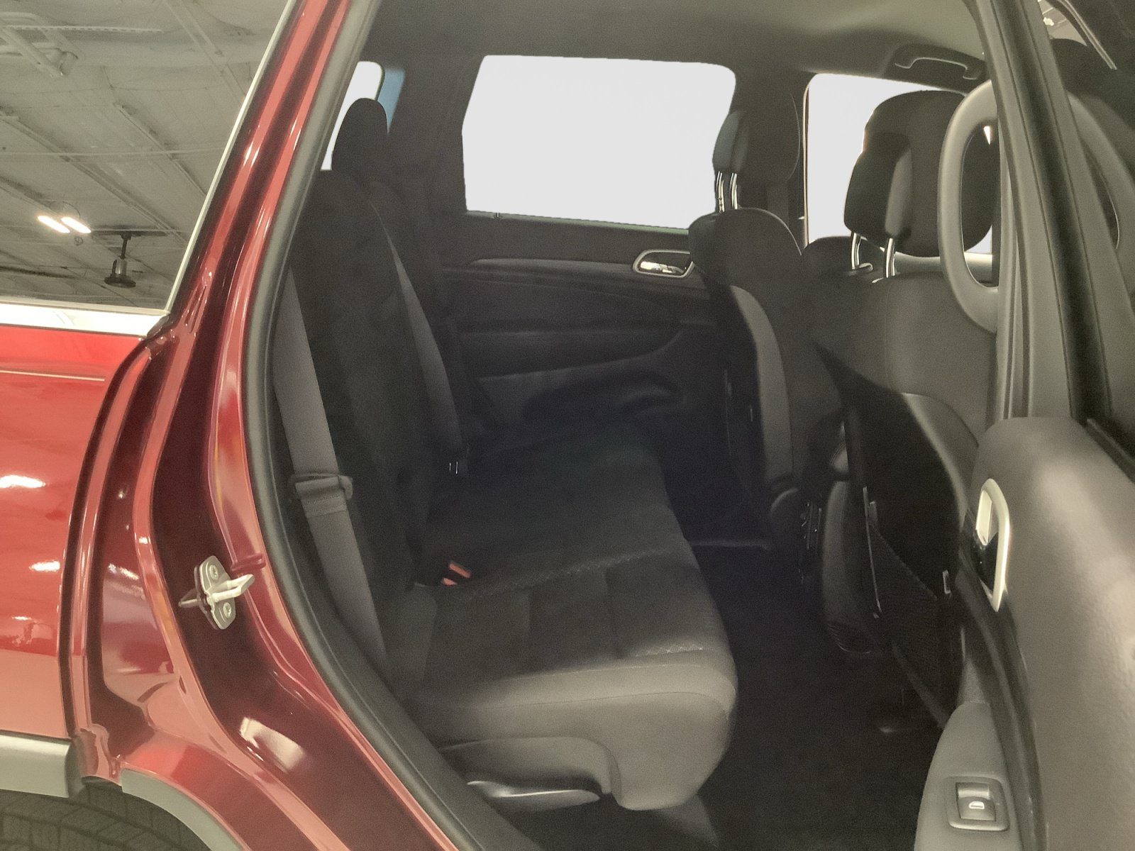 Used 2021 Jeep Grand Cherokee Laredo w/ Security & Convenience Group RWD image 22