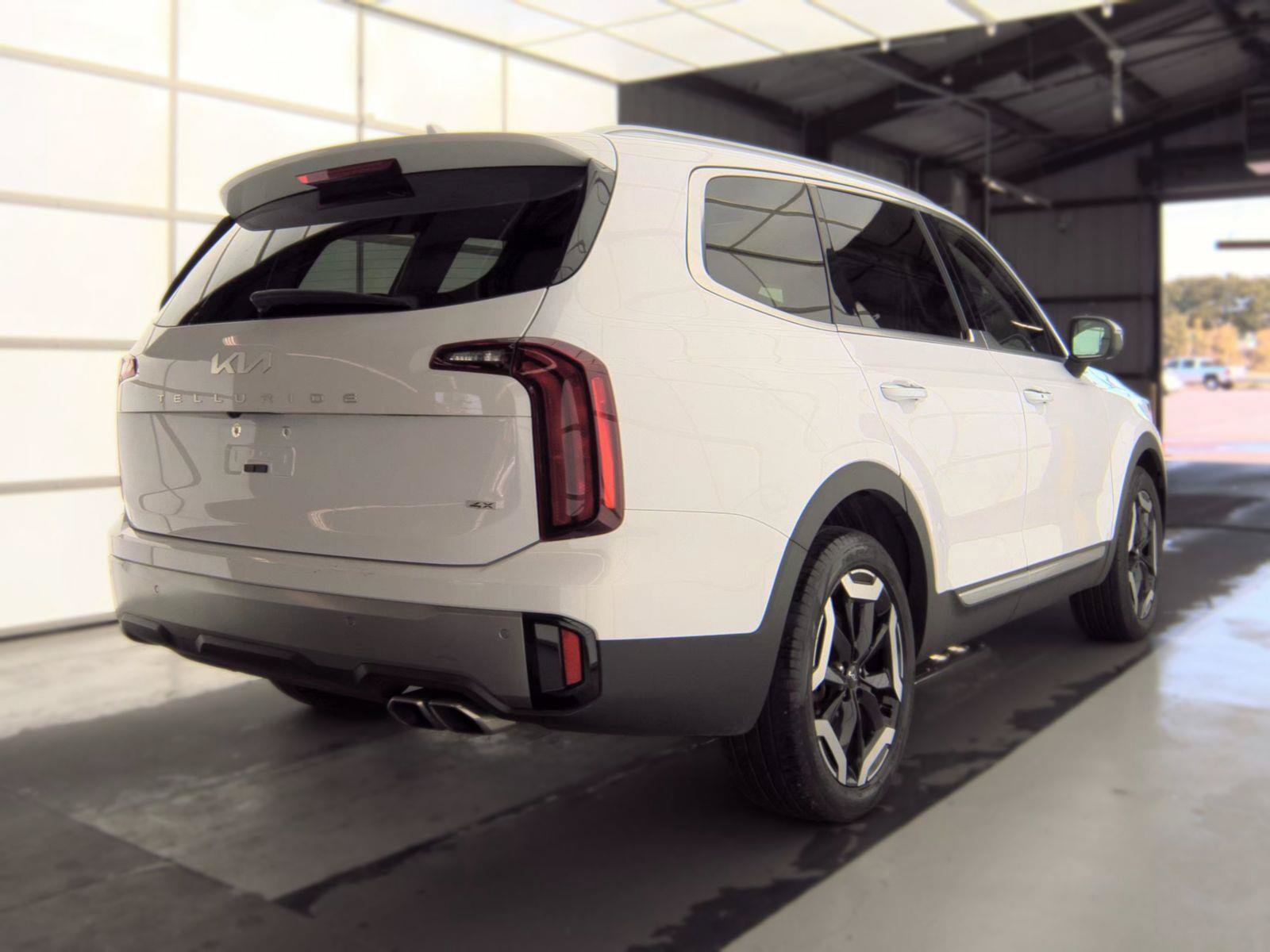 Used 2025 Kia Telluride S AWD/4WD image 6