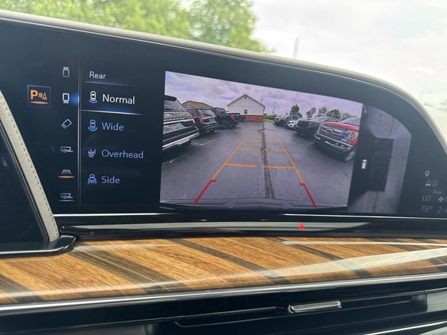 Used 2024 Cadillac Escalade Sport Platinum w/ LPO, ONYX Package AWD/4WD image 17