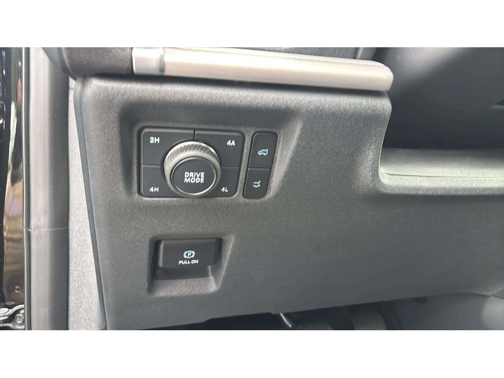 Used 2025 Ford Expedition Active AWD/4WD image 22