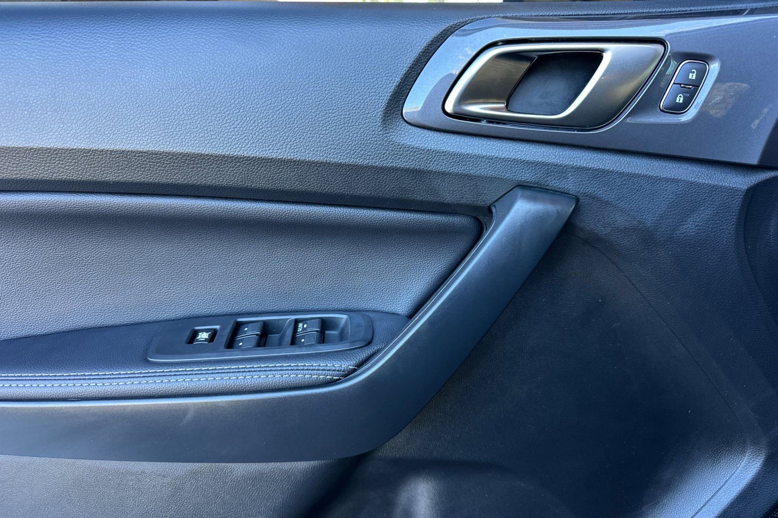 Used 2023 Ford Ranger Lariat w/ Equipment Group 501A High image 12