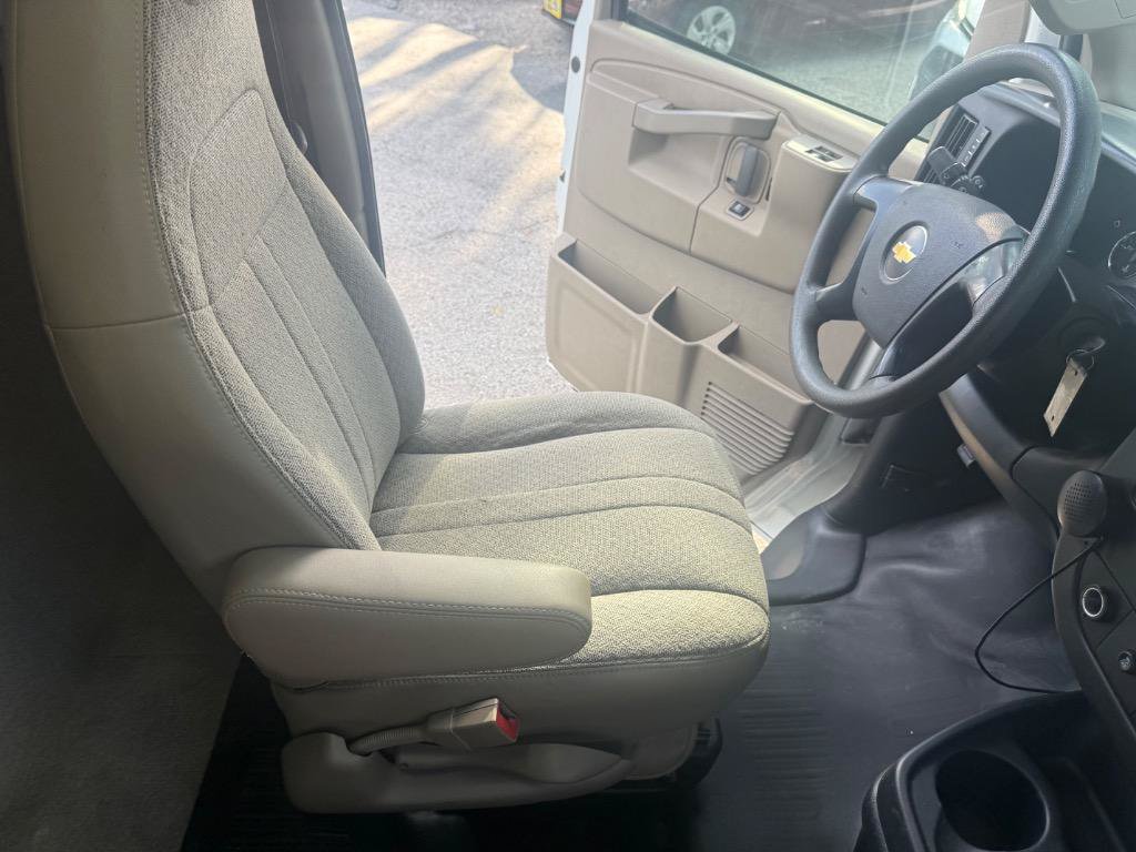 Used 2016 Chevrolet Express 2500 RWD image 32