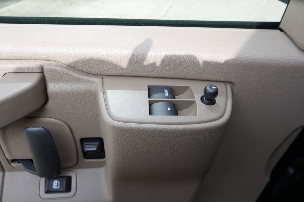 New 2026 Chevrolet Express 3500 Extended image 22