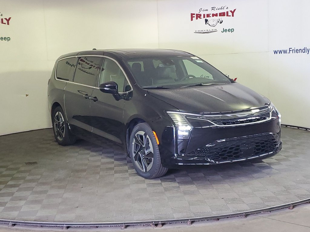 New 2027 Chrysler Pacifica Limited FWD image 2