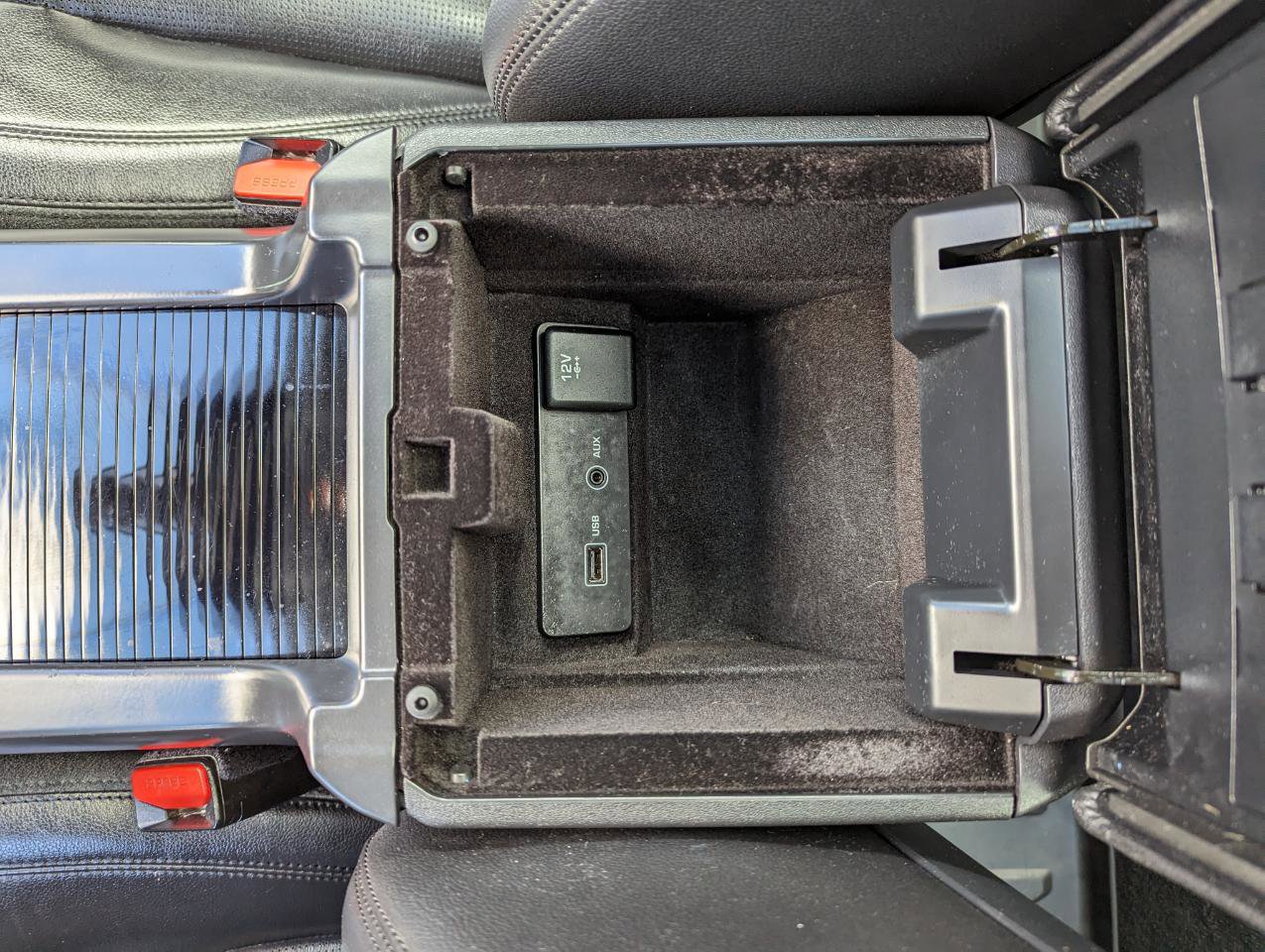 Used 2017 Land Rover Discovery Sport HSE image 28