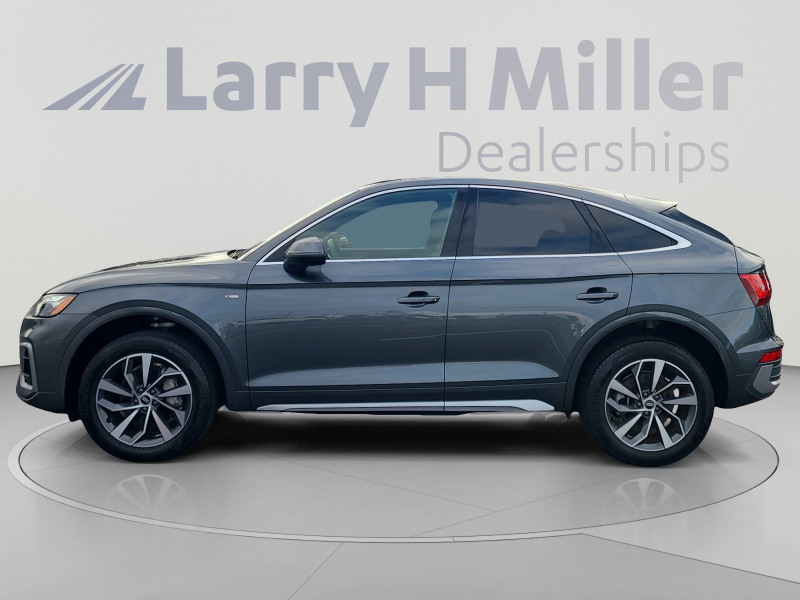 Used 2023 Audi Q5 2.0T Premium w/ Convenience Package AWD/4WD image 2