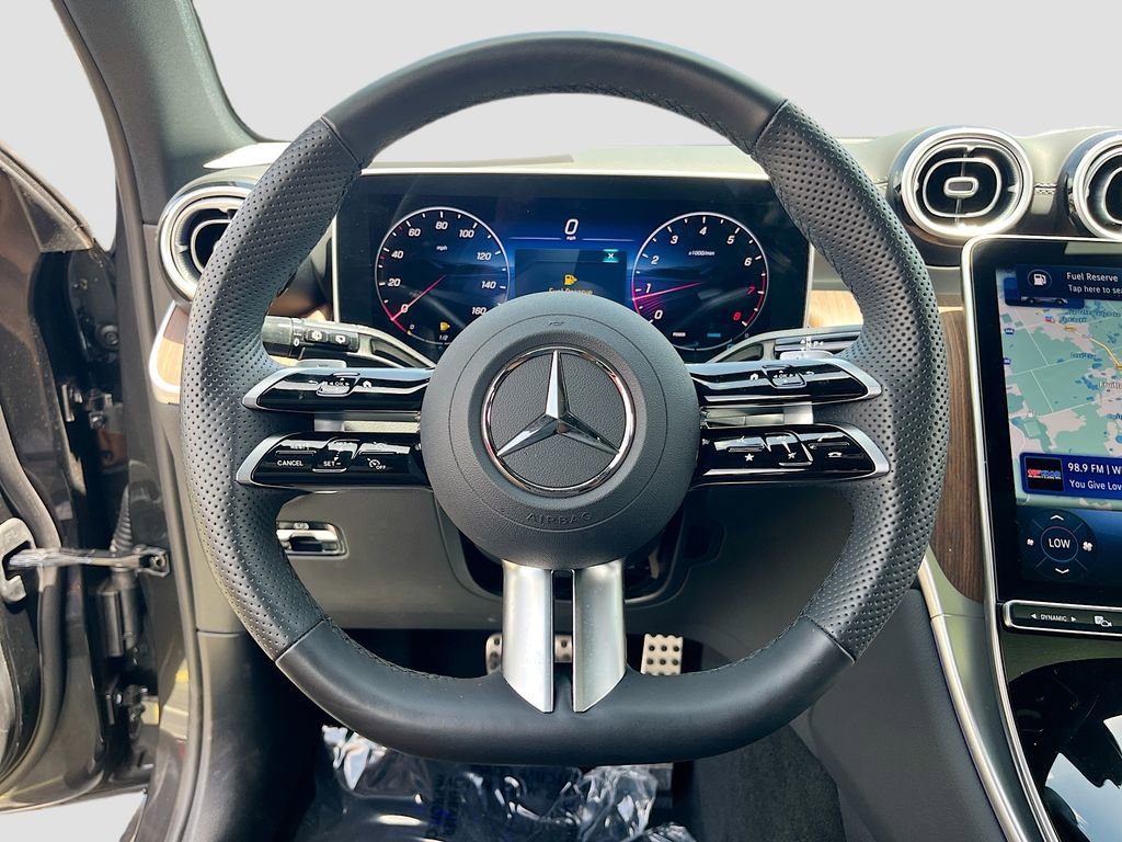 Used 2025 Mercedes-Benz GLC 300 4MATIC image 11