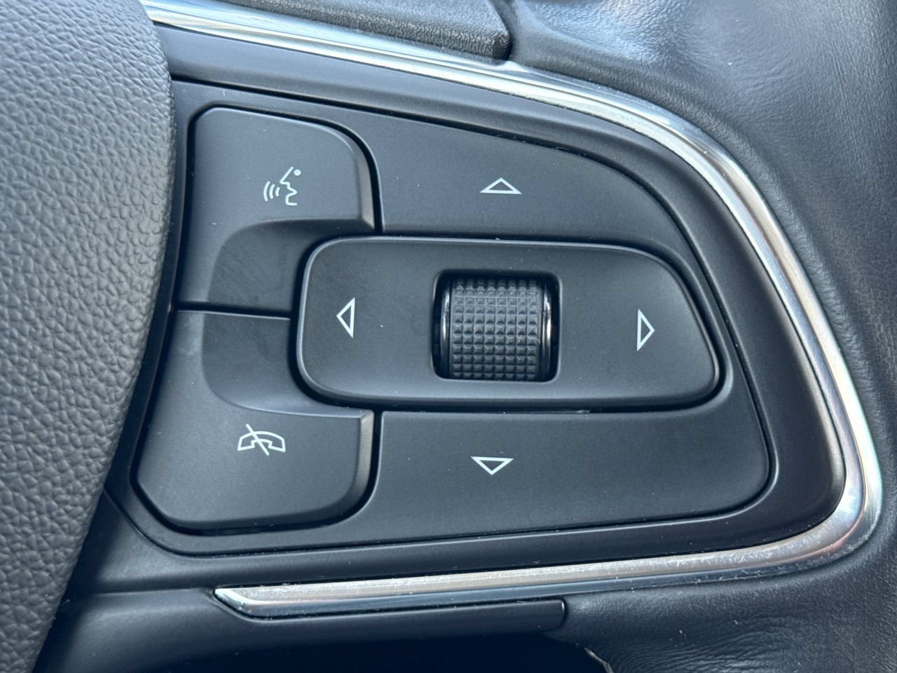 Used 2023 Buick Envision Preferred AWD/4WD image 26