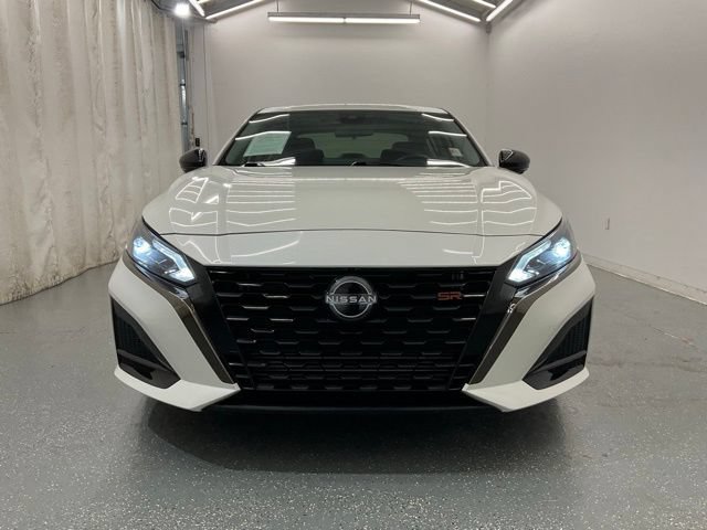 Used 2023 Nissan Altima 2.0 SR FWD image 3