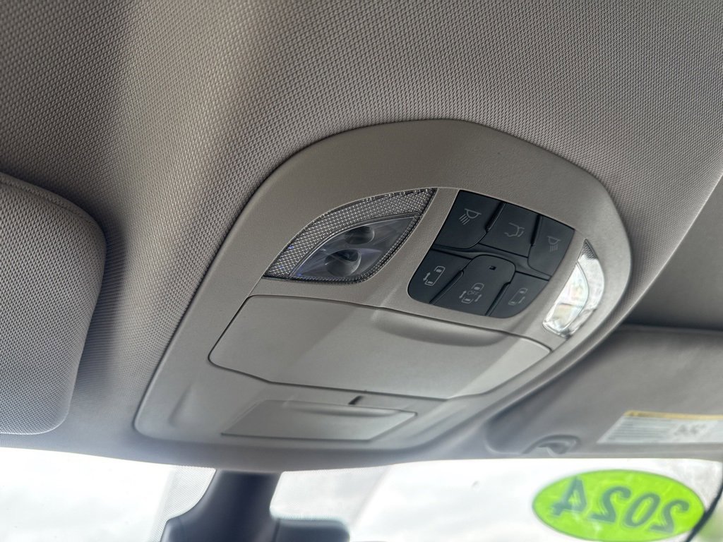 Used 2024 Chrysler Pacifica Select image 23