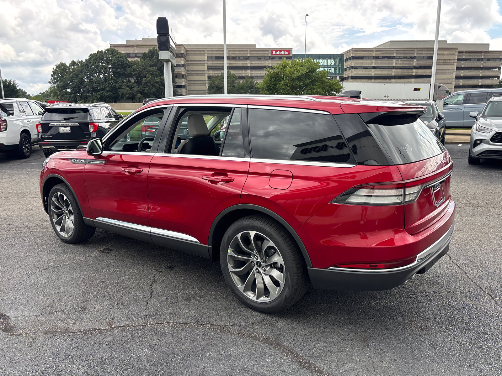 New 2026 Lincoln Aviator AWD image 5