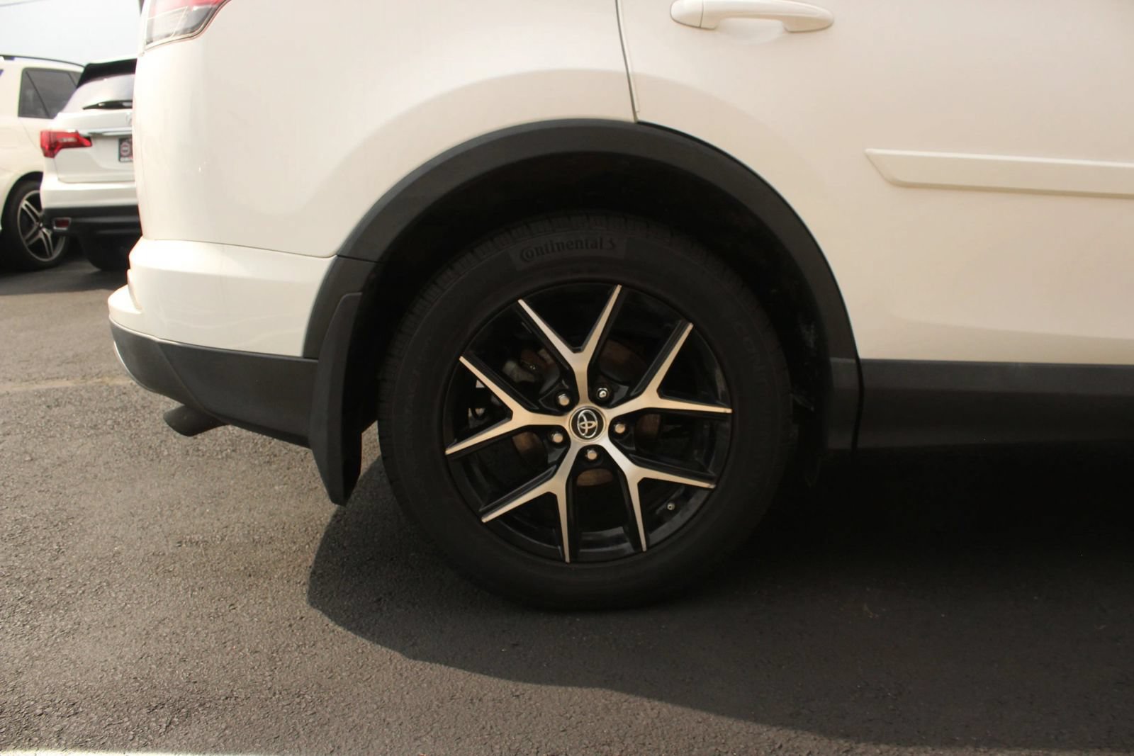 Used 2014 Toyota RAV4 XLE AWD/4WD image 8