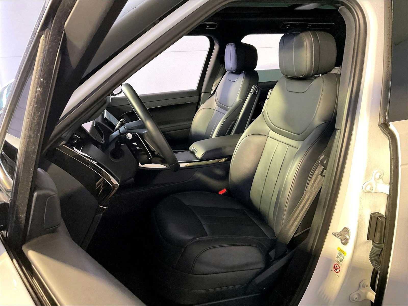 Used 2024 Land Rover Range Rover Sport SE AWD/4WD image 5