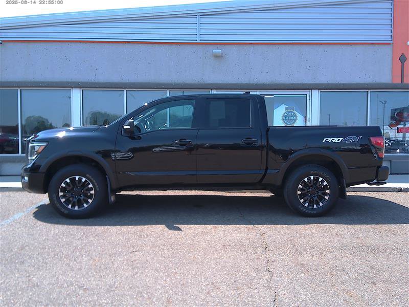 Used 2022 Nissan Titan PRO-4X w/ Pro-4x Convenience Package AWD/4WD image 2