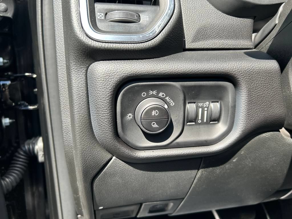 New 2026 RAM 2500 Laramie AWD/4WD image 14
