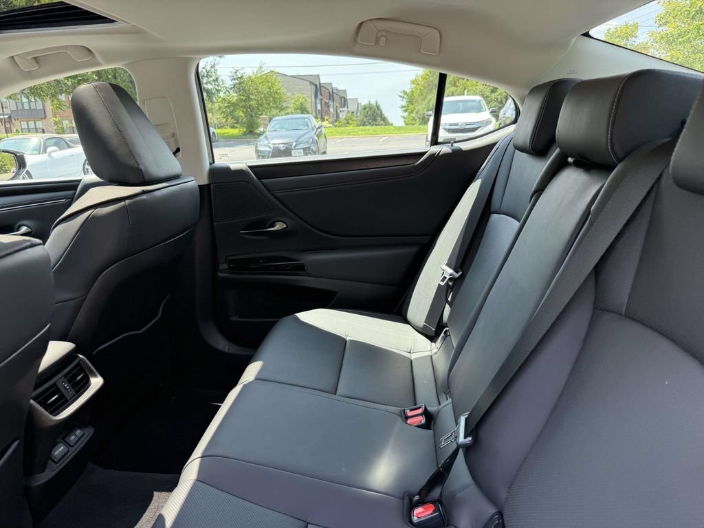 Used 2023 Lexus ES 350 w/ Premium Package FWD image 16