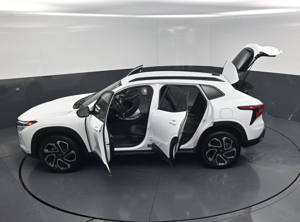 Used 2025 Chevrolet Trax RS FWD image 26
