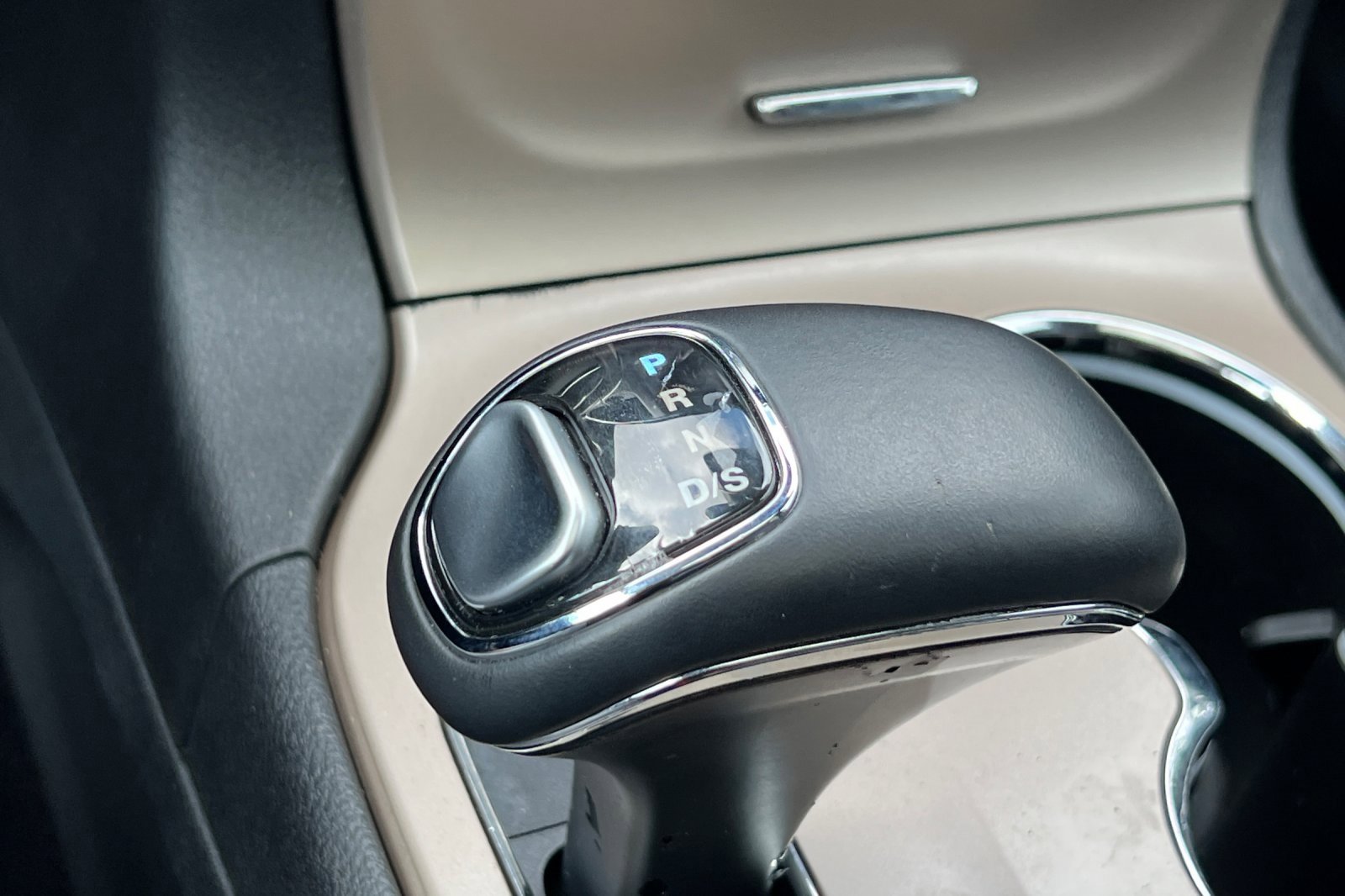 Used 2014 Jeep Grand Cherokee Overland w/ Advanced Technology Group image 22