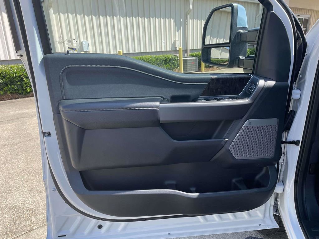 Used 2025 Ford F350 Lariat w/ Lariat Ultimate Package AWD/4WD image 15