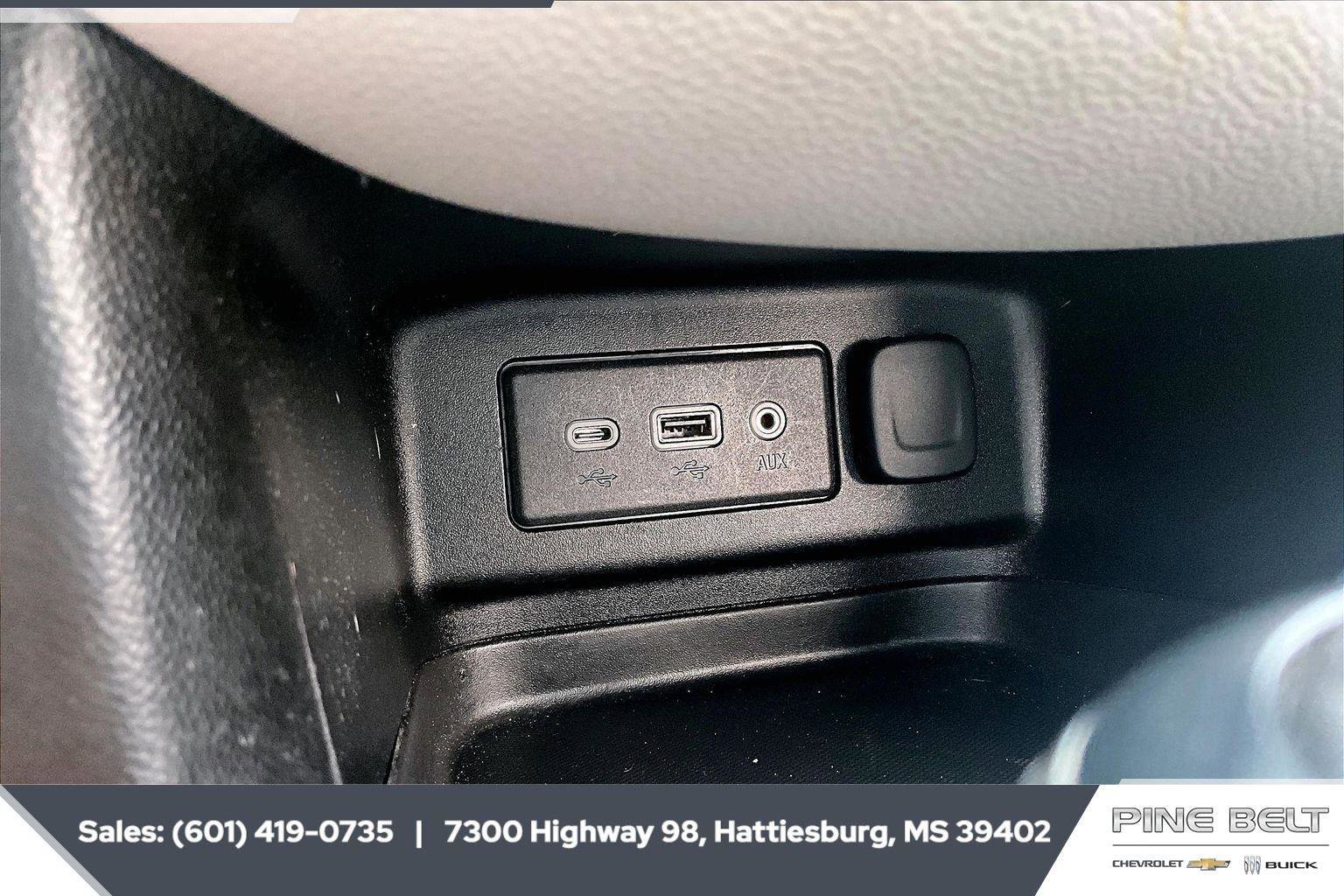 Used 2020 Chevrolet Equinox LS image 24