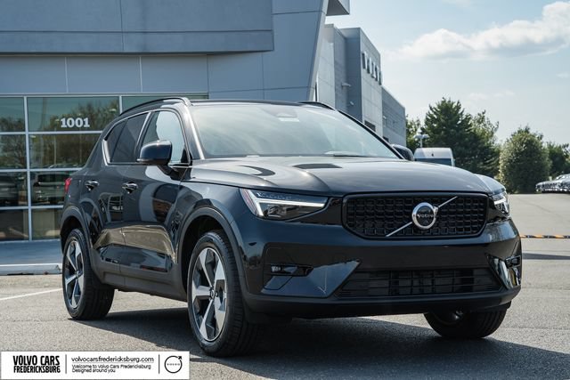 New 2026 Volvo XC40 B5 Plus w/ Climate Package AWD/4WD image 1