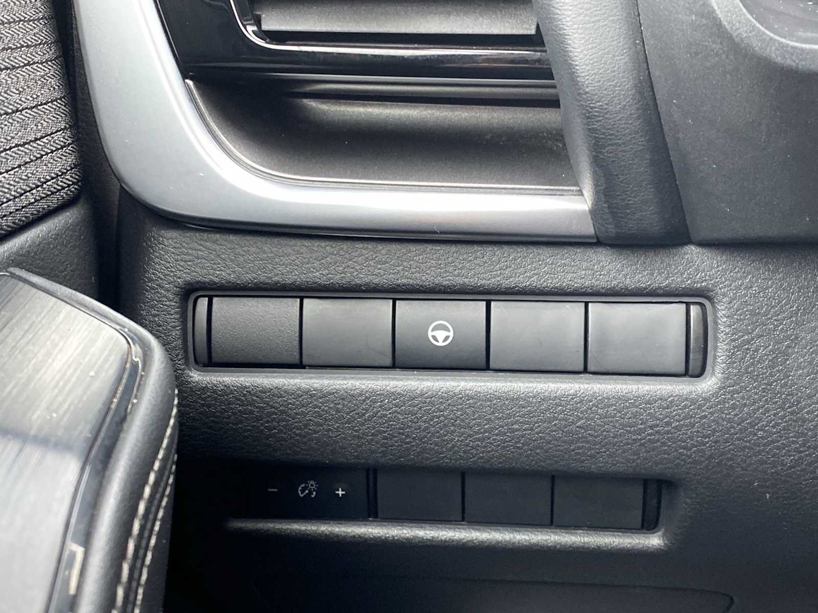 Used 2022 Nissan Rogue SV image 33