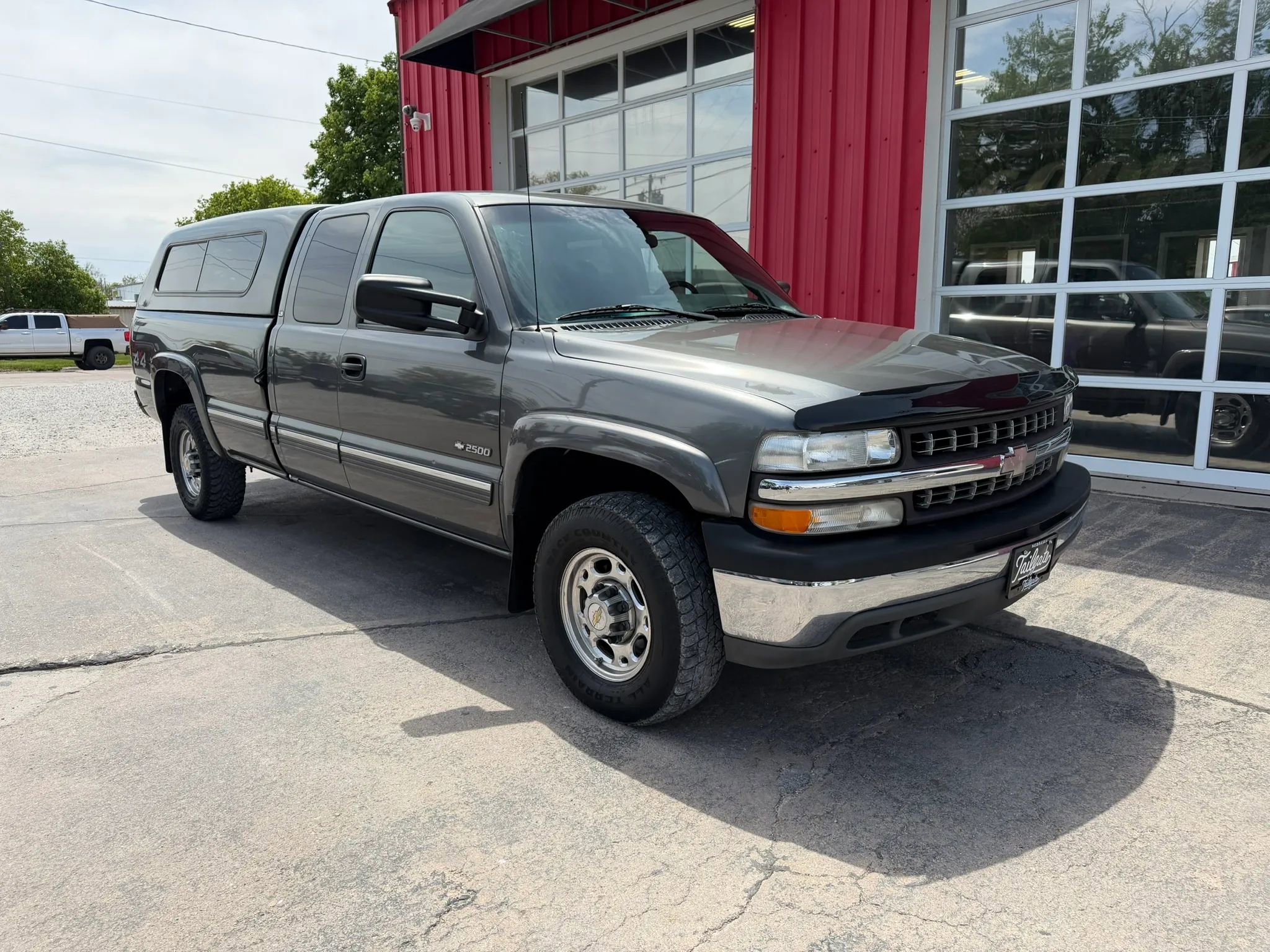 Used 2000 Chevrolet Silverado 2500 LS AWD/4WD image 2