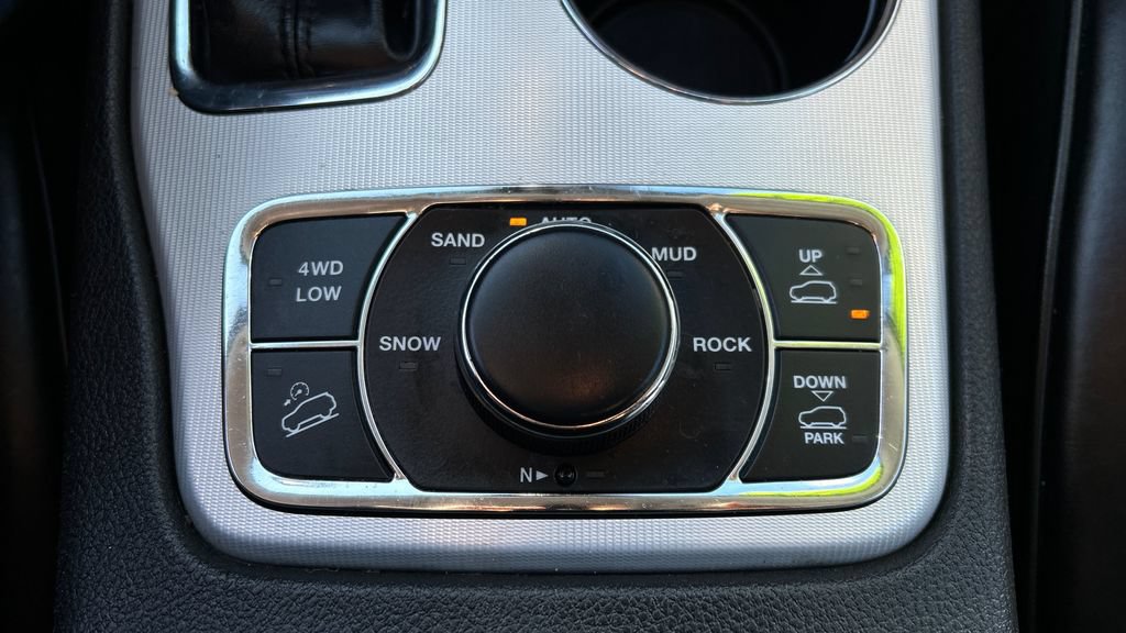 Used 2018 Jeep Grand Cherokee Summit AWD/4WD image 34