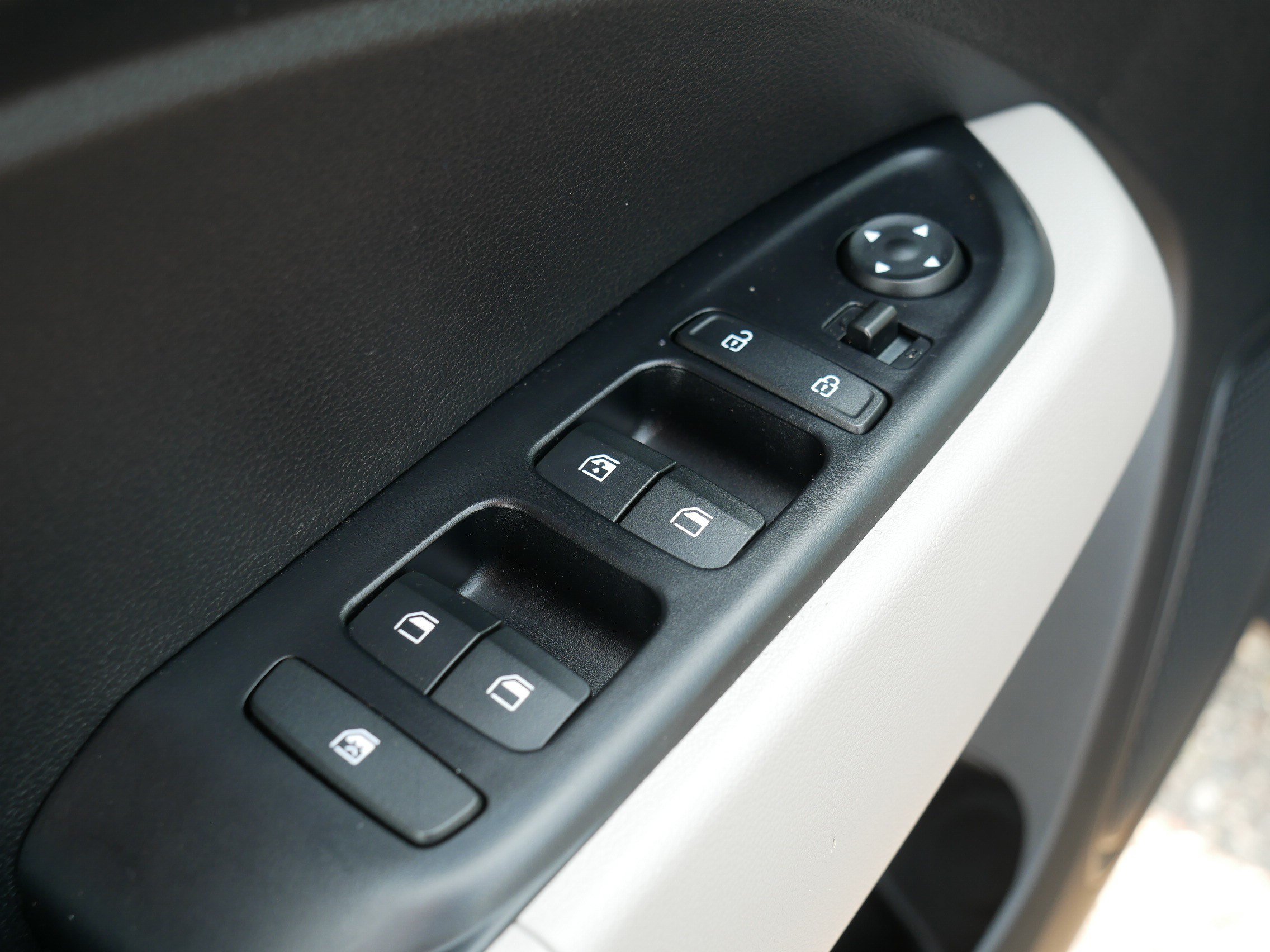 Used 2025 Hyundai Venue SEL FWD image 19