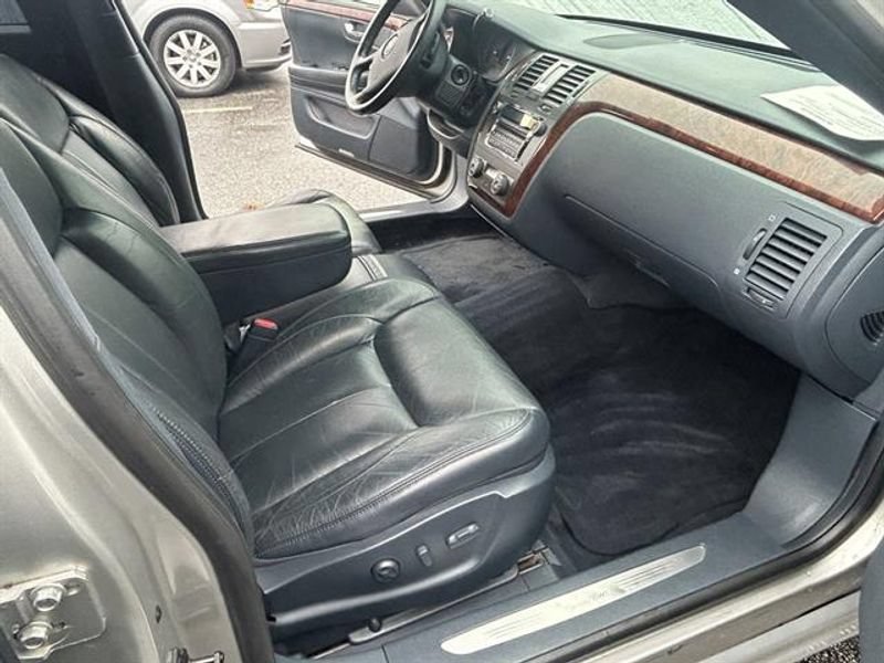 Used 2008 Cadillac DTS Limousine FWD image 22