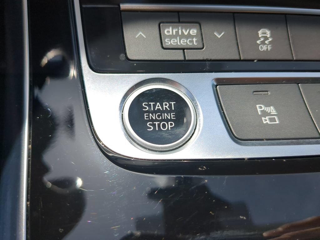 Used 2023 Audi Q7 2.0T Premium Plus w/ Premium Plus Package AWD/4WD image 32