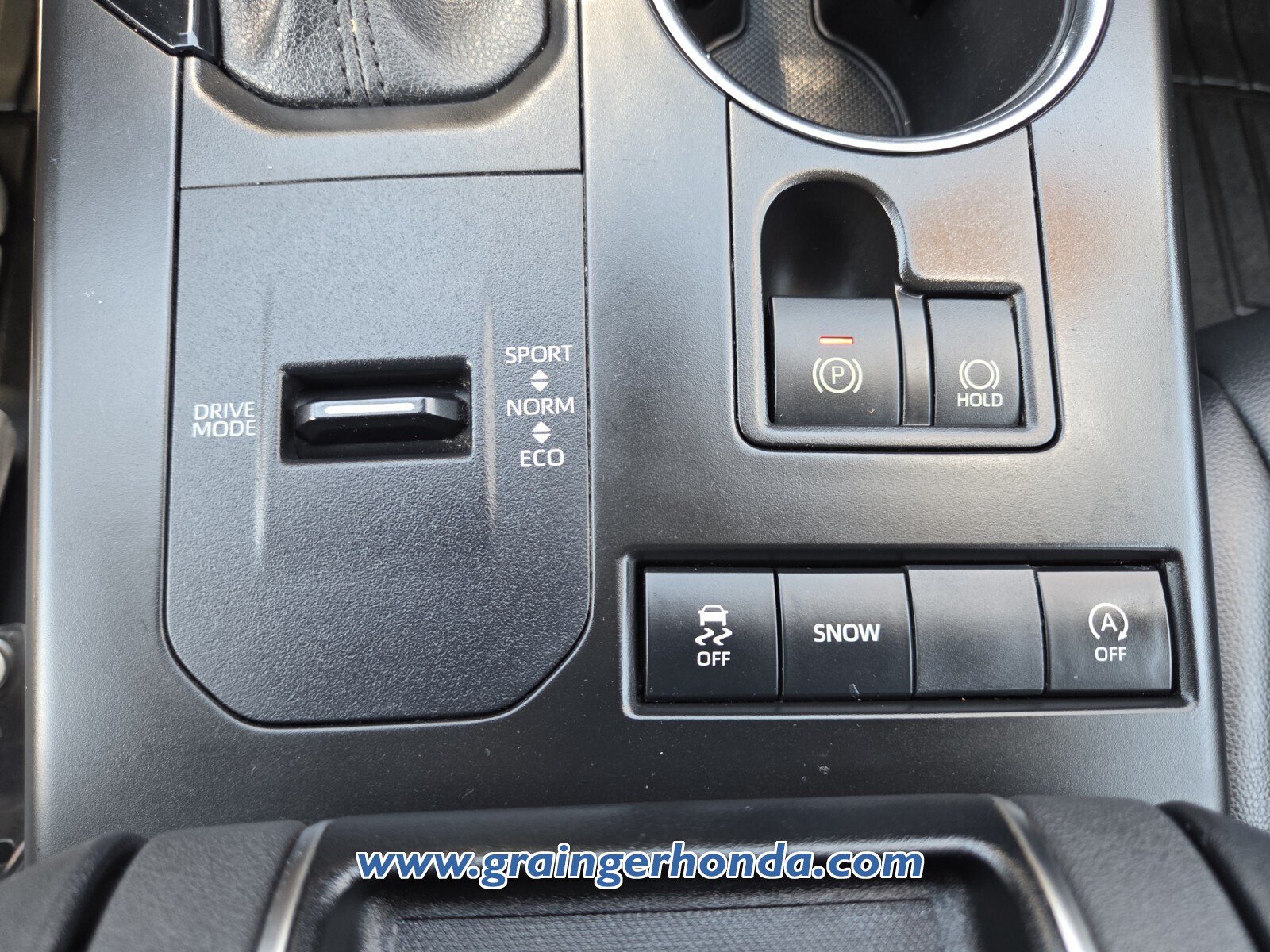 Used 2021 Toyota Highlander XLE FWD image 19