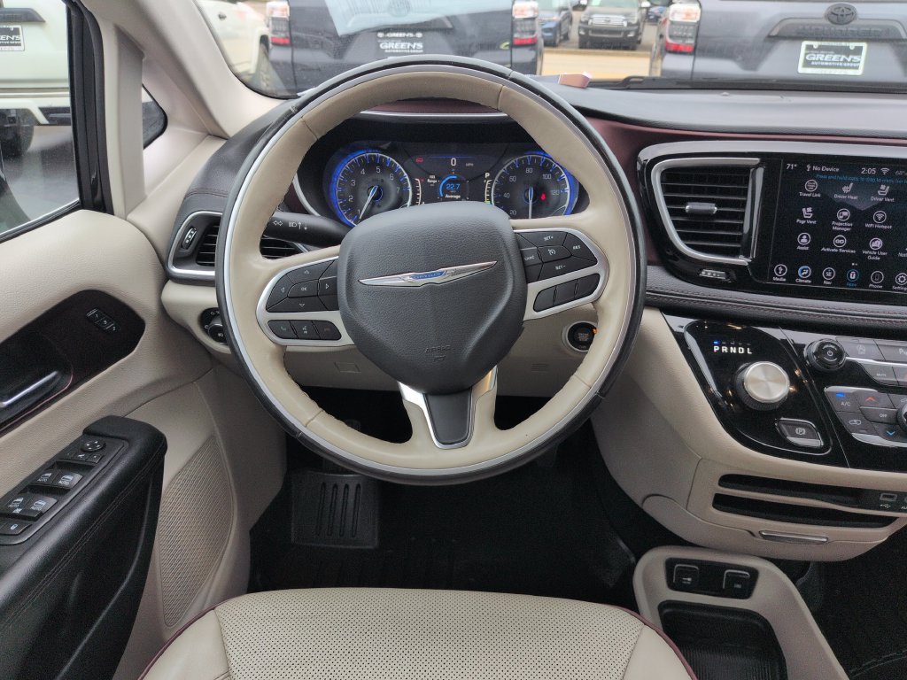 Used 2020 Chrysler Pacifica Limited FWD image 13